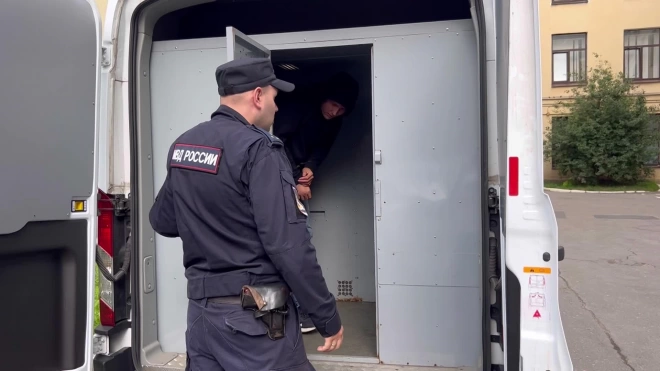 Подозреваемый в убийстве в Кудрово полицейский сам пришел в МВД