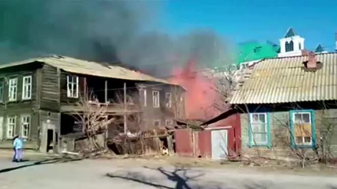 Пожар в Астрахани 25.03.2014: паника и насильственная эвакуация. А под Челябинском из-за пьянки сгорела семья с тремя детьми