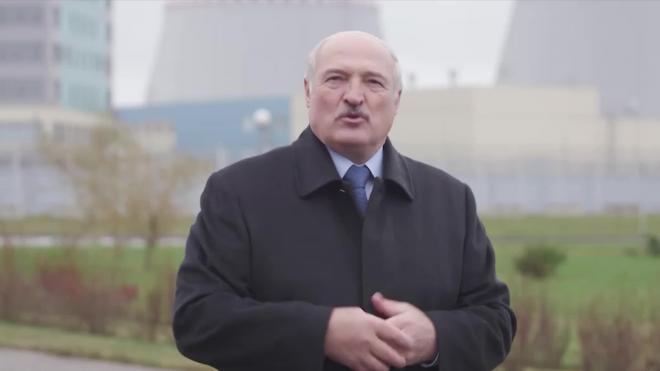 Лукашенко пообещал белорусам новую конституцию "без ломки и катастроф"