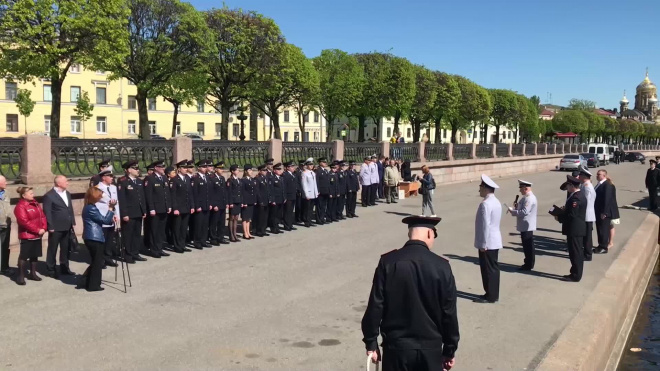 Возле музея Горного института состоялось торжественное присвоение имён патрульным катерам полиции