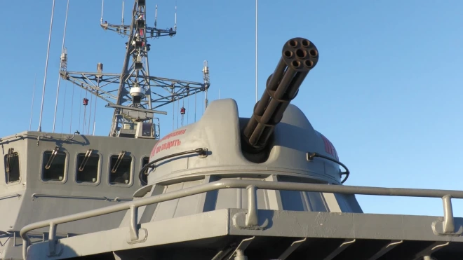 Корабль ЧФ ищет мины в Черном море с помощью подводного дрона