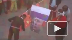 В Ливии разгневанные сирийцы сорвали флаг с посольства России