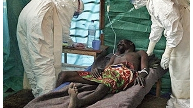 «Шутник» до смерти напугал пассажиров самолета, сообщив, что у него Эбола