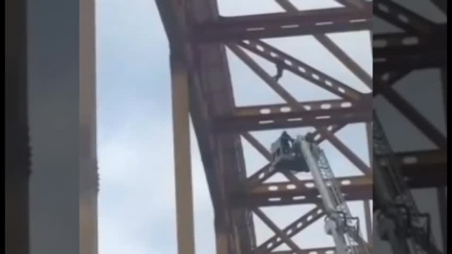 Жуткое видео из Ханты-Мансийска: Неадекват разбился насмерть, сорвавшись с моста