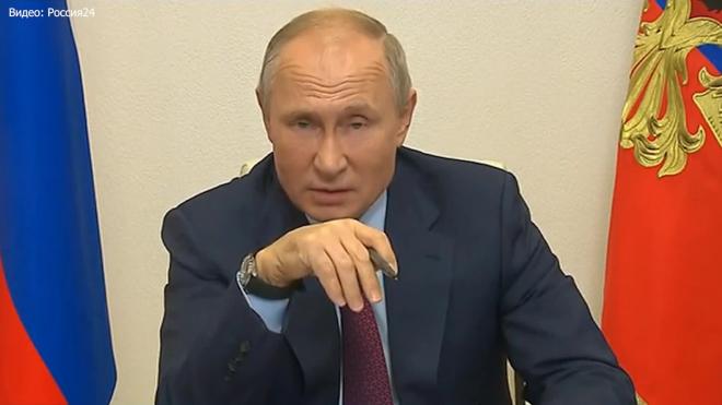 Путин поручил решить вопросы связи с поликлиниками