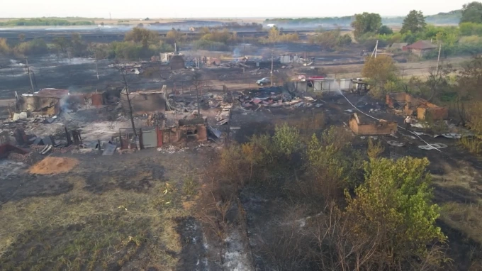 В Самарской области из-за пала сухой травы сгорели 14 домов
