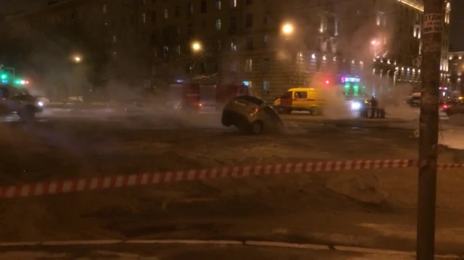 На Кронштадтской отремонтировали трубы в месте, где машина провалилась в яму с кипятком
