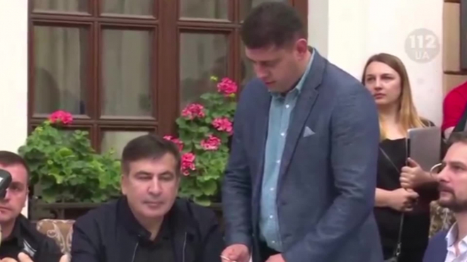 Михаилу Саакашвили вручили протокол о нарушении границы Украины