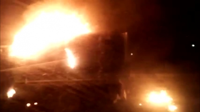 Ночью на Ударников горели два припаркованных авто