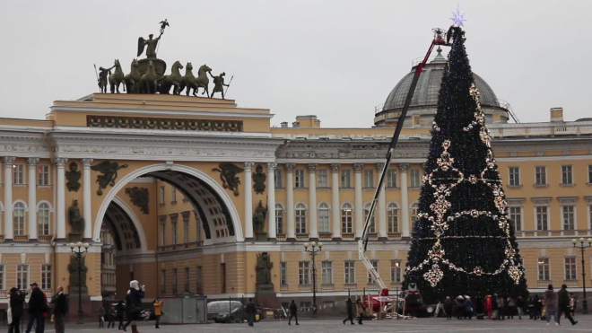 На Новый год Санкт-Петербург украсят 15 искусственных елок