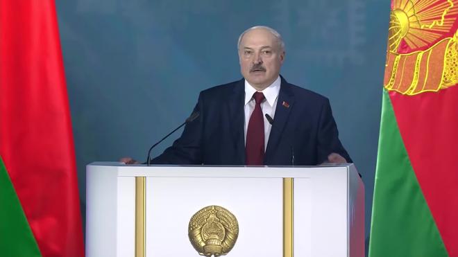 Лукашенко призвал нацию дать ему спасти страну и не предавать власть