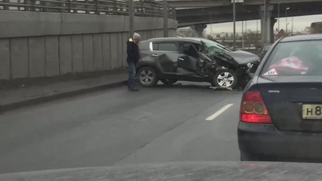 В Петербурге маршрутный автобус попал в ДТП