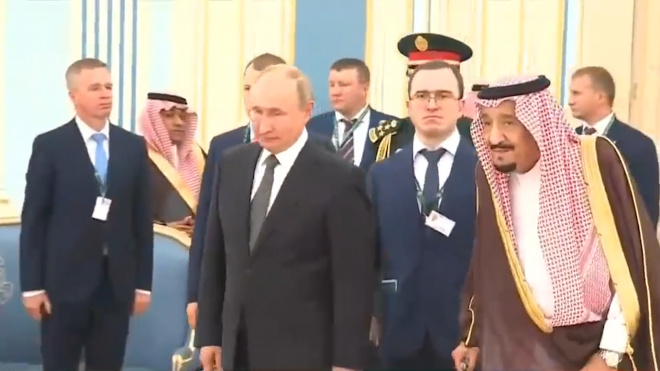 Владимир Путин подарил королю Саудовской Аравии камчатского кречета