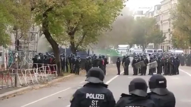 В Берлине в ходе операции по расселению сквота пострадали более 45 полицейских