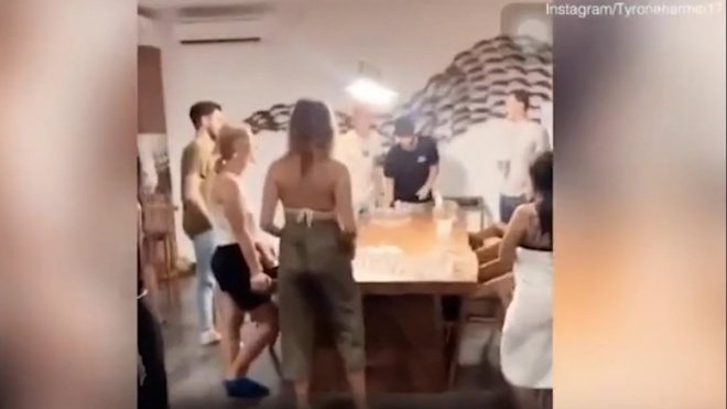 Богатые туристы и российские модели закатили вечеринку на вилле вопреки пандемии