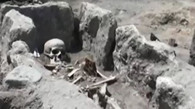 В Болгарии откопали два скелета вампиров