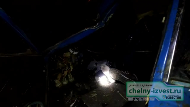 Появилось видео с места смертельного ДТП в Челнах, где машина улетела с моста в овраг