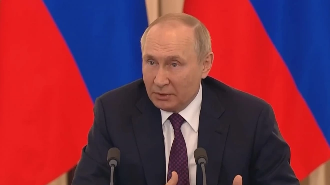Путин: Россия только приостановила участие в зерновой сделке