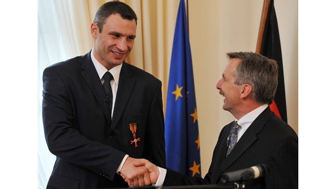 Виталий Кличко получил орден за заслуги перед Германией