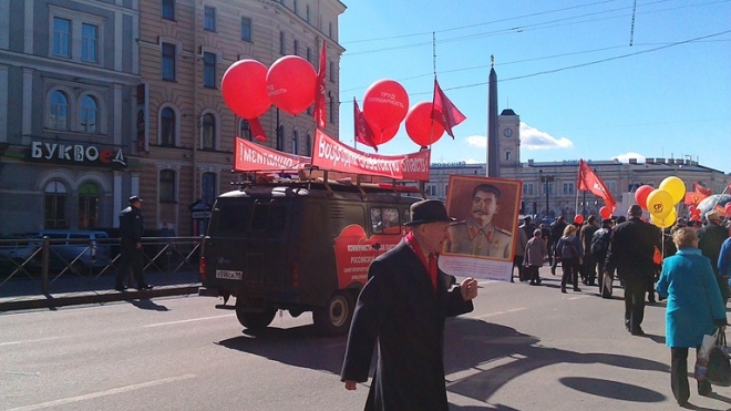Первомайское шествие в Петербурге закончилось митингом и концертом