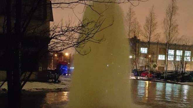 Появилось эпичное видео фонтана на Полевой Сабировской