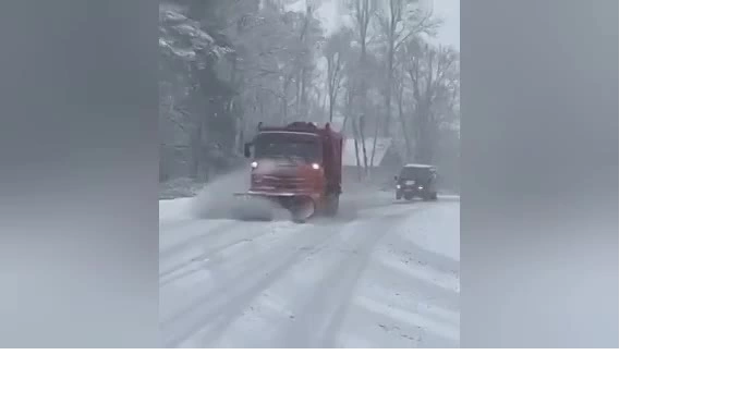 За сутки дорожники Ленобласти очистили от снега почти 8 тыс. км обочин и покрытия