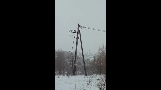 В соцсетях выложили видео, как в Казани загорелся столб