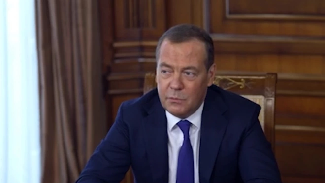 Медведев назвал исторических персон, к которым стоит присмотреться