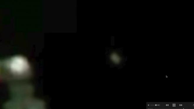 Камеры МКС в прямом эфире зафиксировали странный НЛО