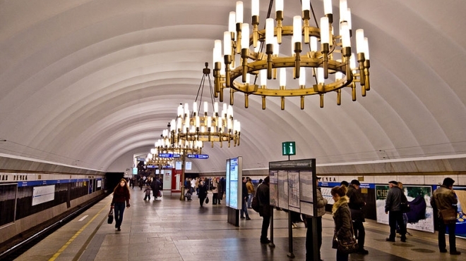 В метро Петербурга нашли шестилетнего мальчика, брошенного отцом в подземке на десять часов