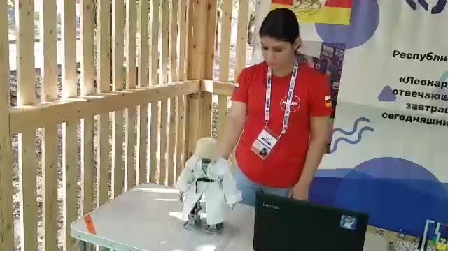 Видео: Робот в папахе танцует лезгинку перед Дмитрием Рогозиным