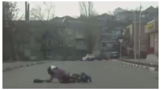 Ураган в Новороссийске сдувал людей прямо под машины, есть жертвы