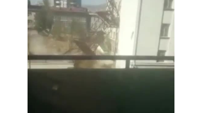 В Новороссийске "буянил" штормовой ветер (видео)