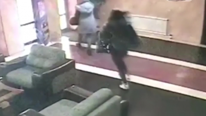 Позорное видео из Уссурийска: Девушки сбежали не оплатив счет