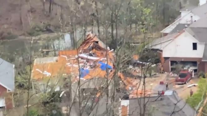 Пять человек погибли в результате торнадо в Алабаме