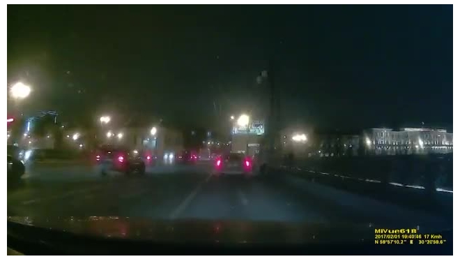 Видео: В первый день февраля на Литейном отчаянный велосипедист попал в аварию