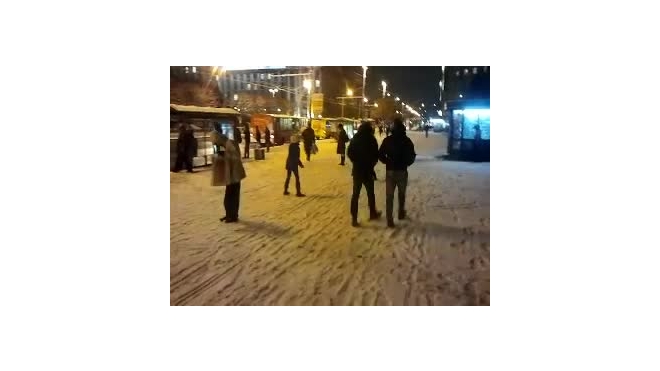 Снегопад осложнил дорожную обстановку в Петербурге