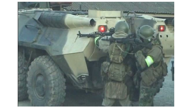 В Дагестане спецназ штурмует дом с боевиками