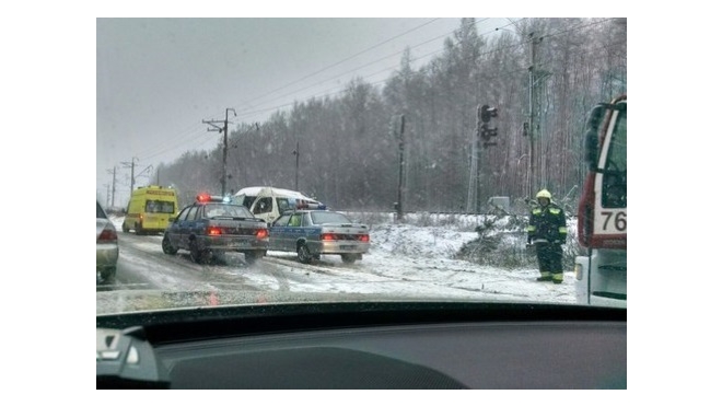 На Приморском шоссе перевернулась маршрутка, пятеро в больнице