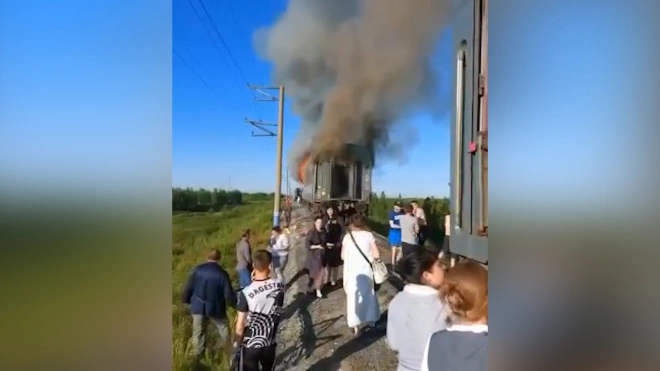 На Ямале загорелся пассажирский поезд