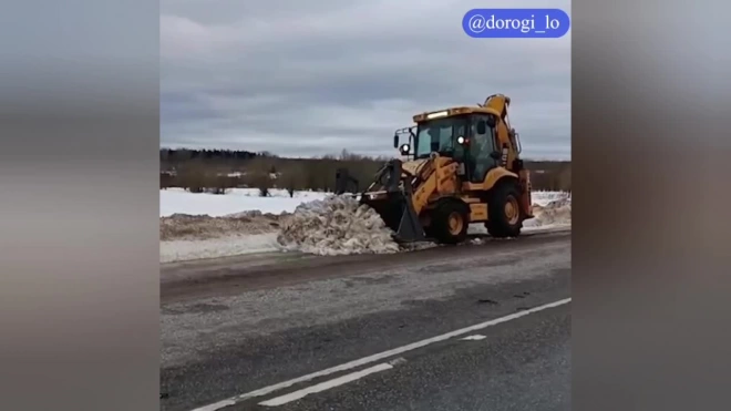 Уборка снежных валов продолжается в Ленобласти