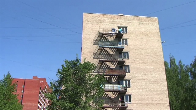 В Колпино двухлетний ребёнок выпал из окна с четвертого этажа