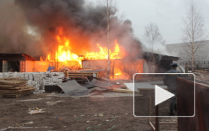 Пожар в автосервисе на Дальневосточном тушили 78 человек Пожар в автосервисе на Дальневосточном тушили 78 человек