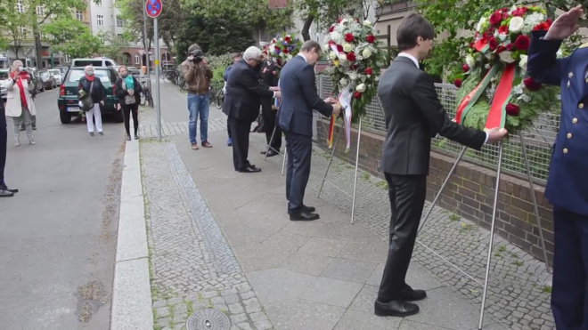 Украинский посол в Берлине решил не возлагать цветы с послом России
