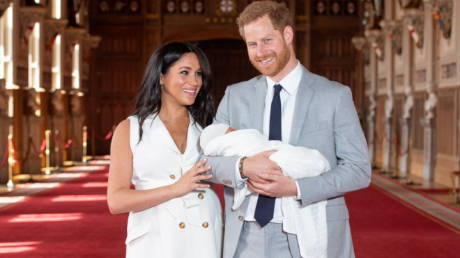 Принц Гарри и Меган Маркл показали новорожденного сына через два дня после рождения 