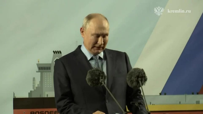 Путин прибыл на судостроительный комплекс "Звезда" в Приморском крае