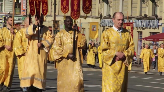 Петербургский крестный ход 12 сентября собрал на Невском жителей и гостей города