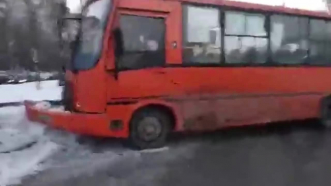 В Нижнем Новгороде автобус насмерть сбил женщину, двое детей в больнице