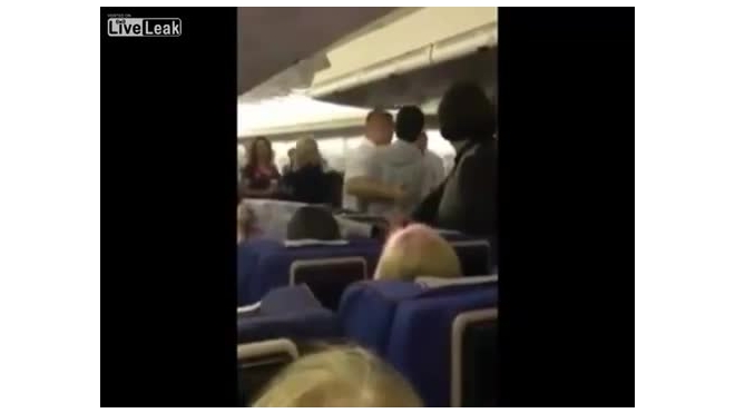 Российские пассажиры устроили потасовку в самолете в Бельгии