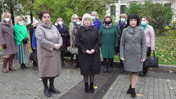 Руководители школ Выбора выразили соболезнования Марине Петровой